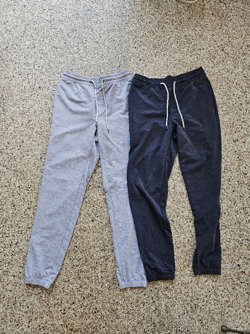 2 Pair Vuori Jogger Pants in Light Gray and Dark Gray Size XS